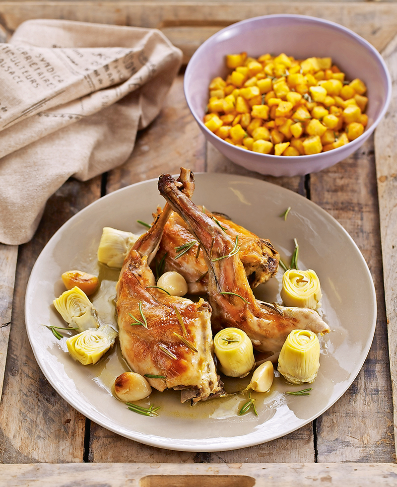 Der Osterhase kommt mit Rosmarin und Artischocken