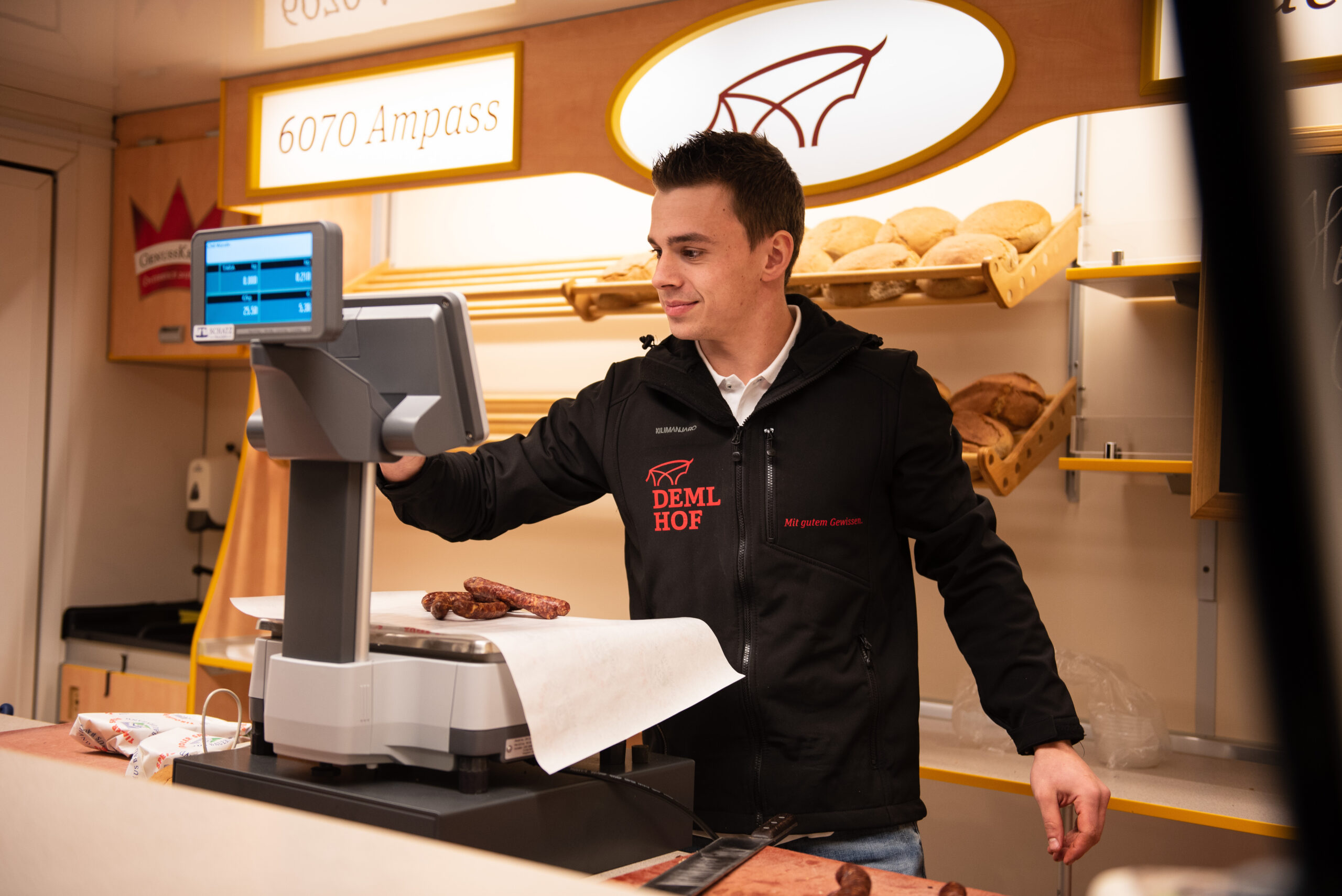 Mobiler Direktvermarkter: Der Demlhof bringt Fleisch auf Rädern