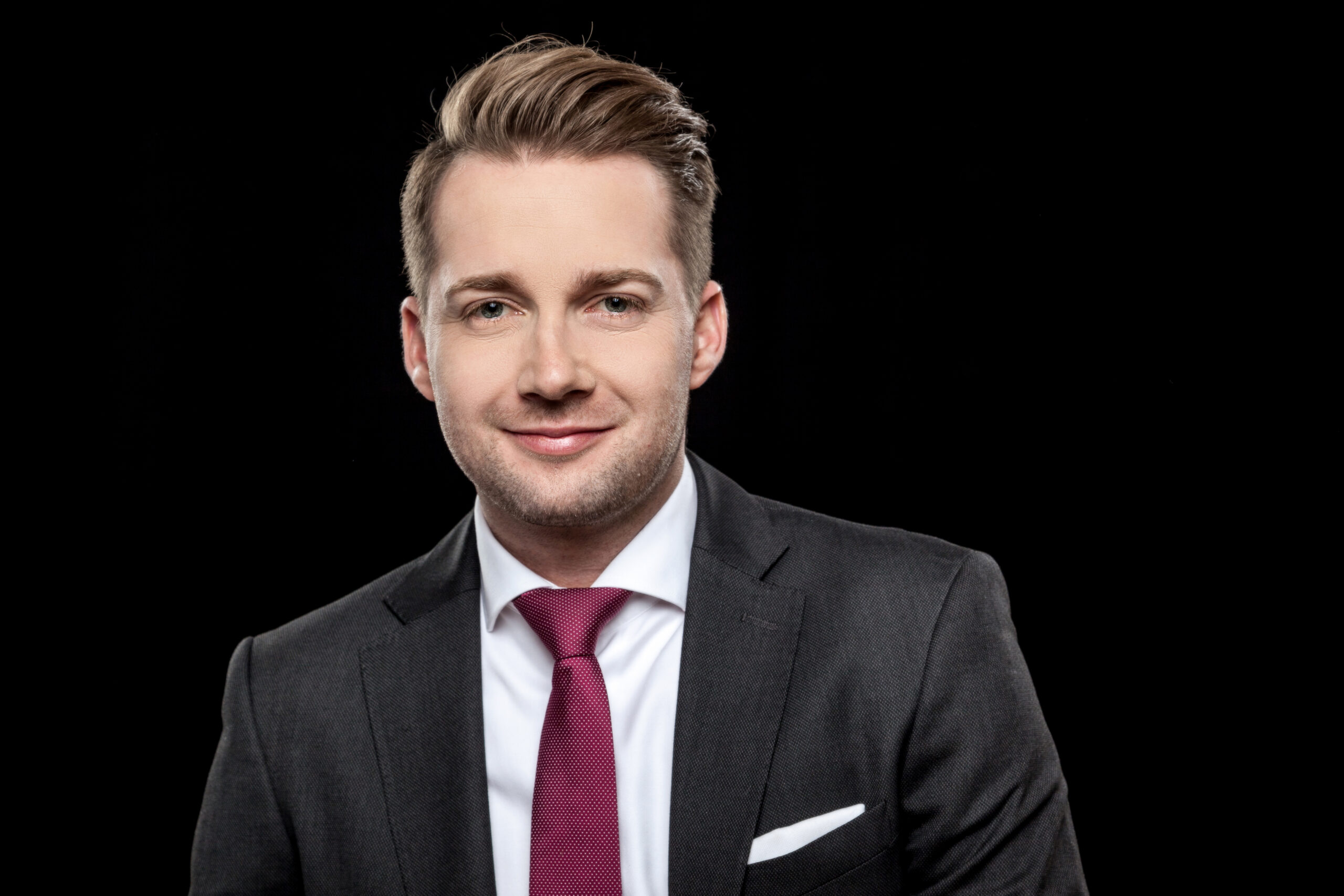 Lebensmittelhandel begrüßt stufenweise Weiterentwicklung des AMA-Gütesiegels zur Stärkung des Tierwohls und Klimaschutzes