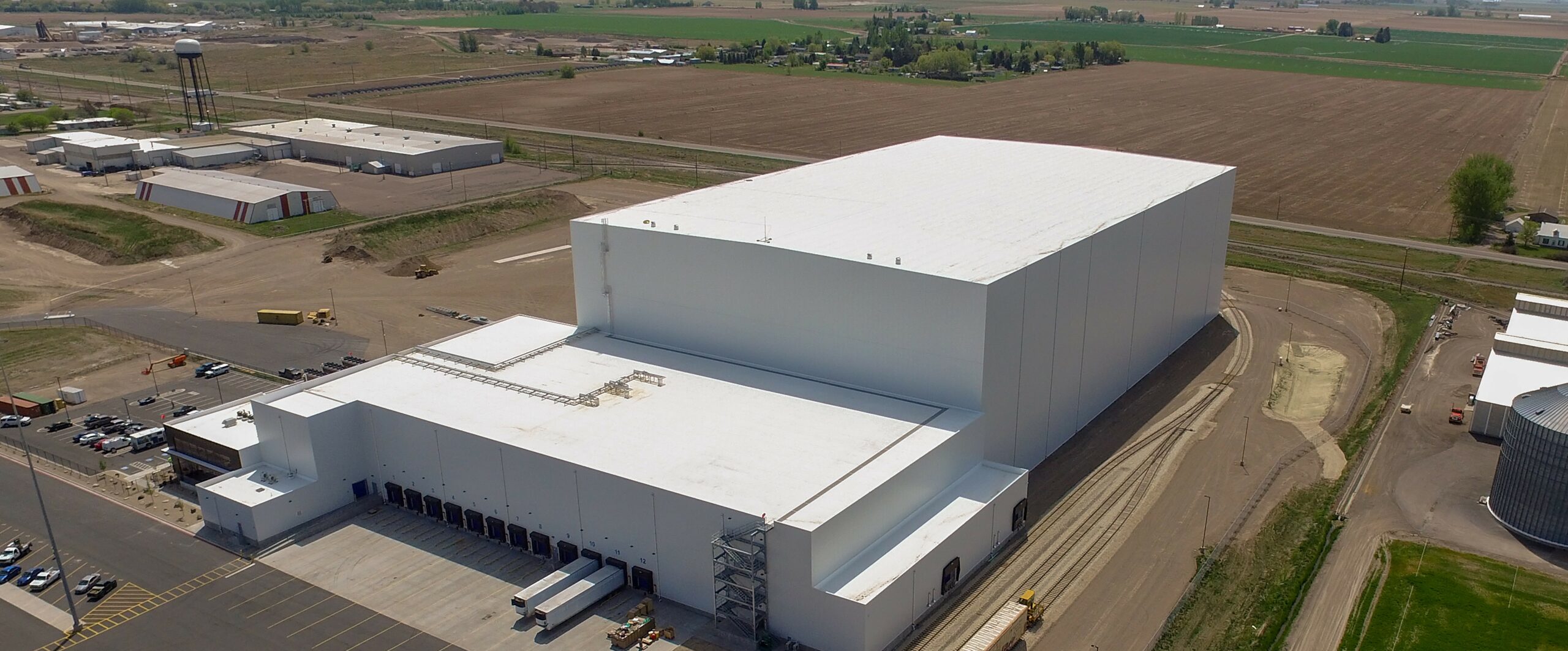 Effiziente Intralogistik für XXL- Tiefkühler