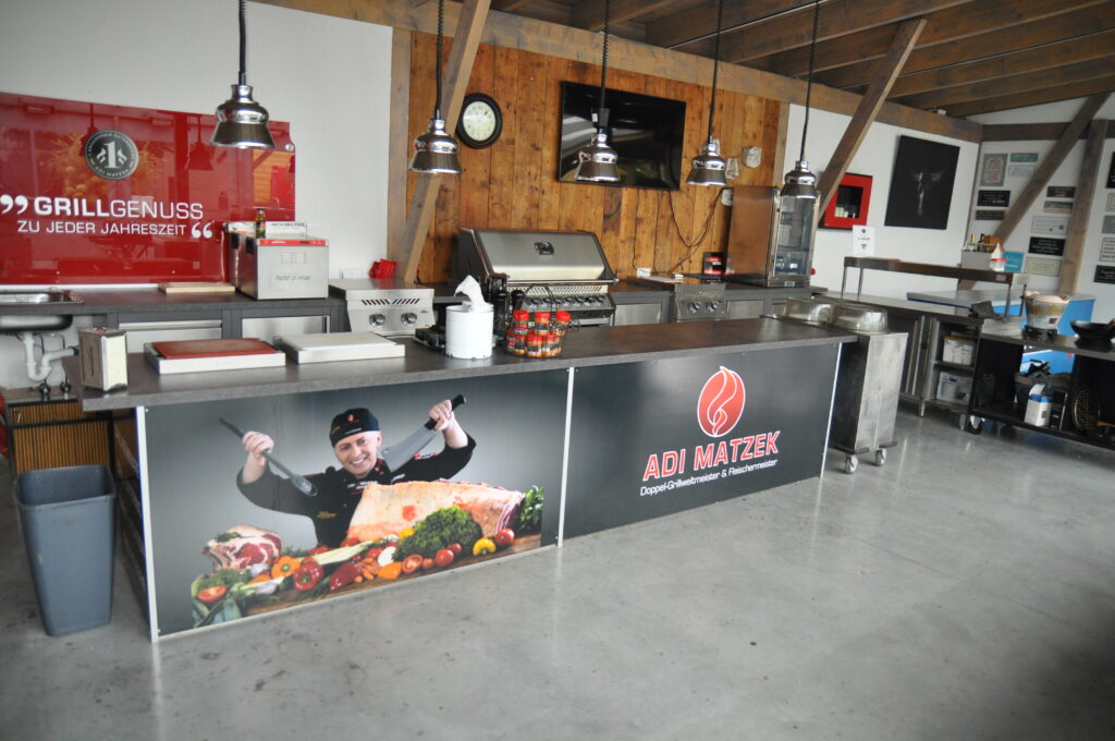 Die Grillschule Adi Matzeks fungiert auch als Napoleon-Store und führt alle Grills der kanadischen Marke.