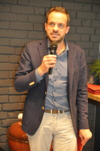 Geschäftsführer Martin Lindinger von Großfurtner berichtet über das Oberösterreichische AMA-Gütesiegel-Schwein.