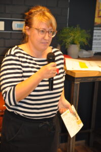 Labonca-Vertriebsleiterin Anna Putz hatte die Freude, das Bio-Gut Labonca mit seinen Sonnenschweinen zu präsentieren, das sich bei der Verkostung durchsetzte. (© HaRo)