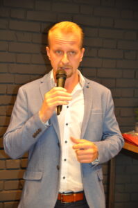 Andreas Hofer von der TANN-Graz stellte fest: „Wir sind froh, wenn das Schwein auf die Bühne gehoben wird.“