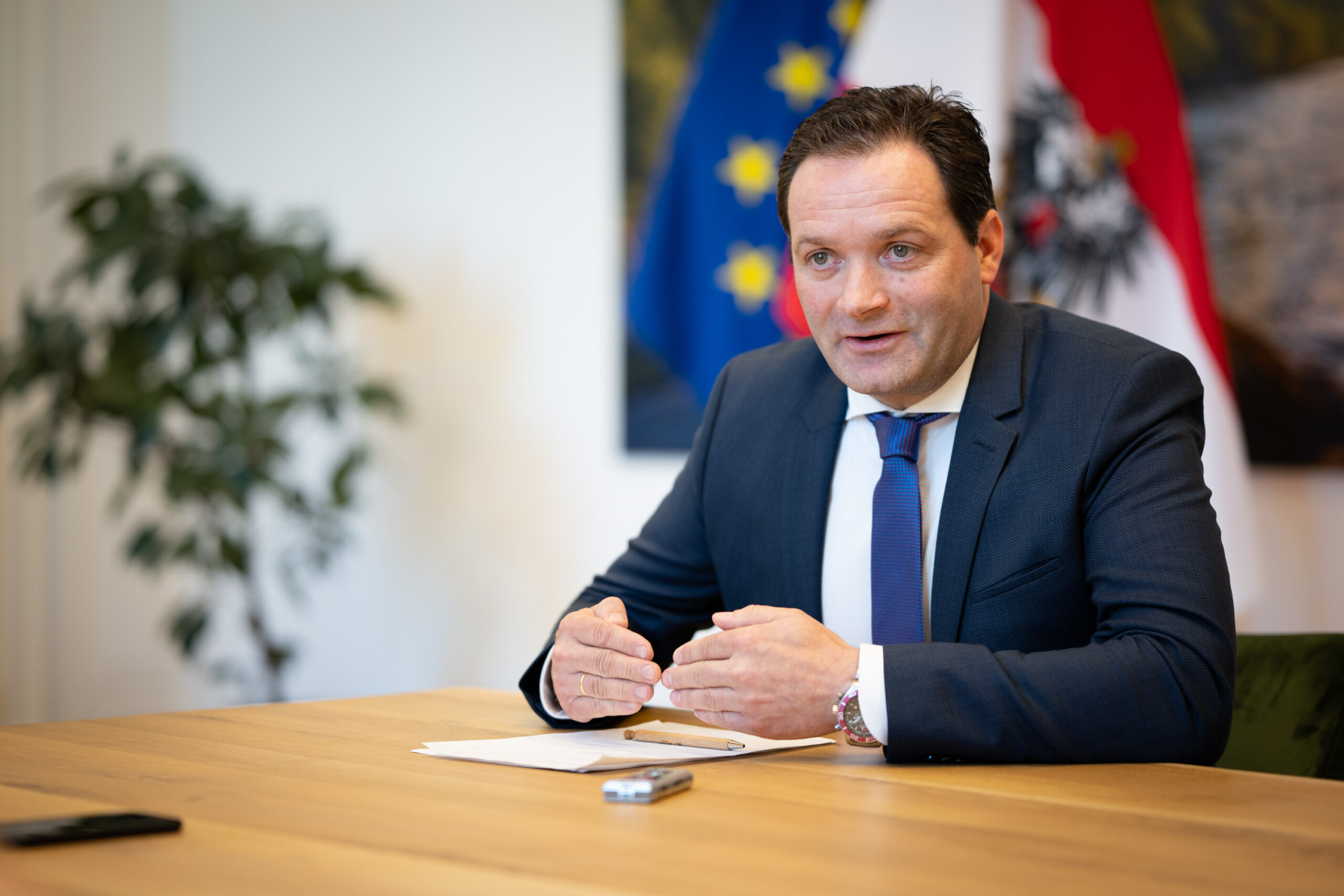 Österreich: Landwirtschaftsminister Totschnig präsentiert 360 Mio. Euro Impulsprogramm für die Landwirtschaft