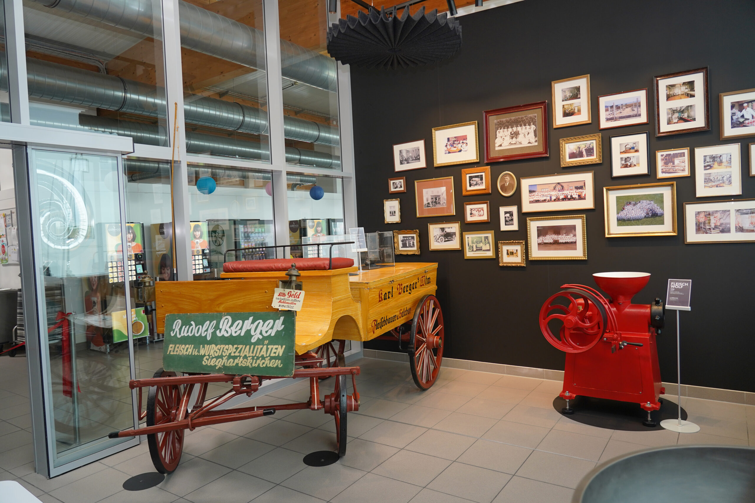 Anlässlich seines 60. Geburtstages wurde ihm zu Ehren ein Fleischermuseum direkt im Werk in Sieghartskirchen feierlich eröffnet.