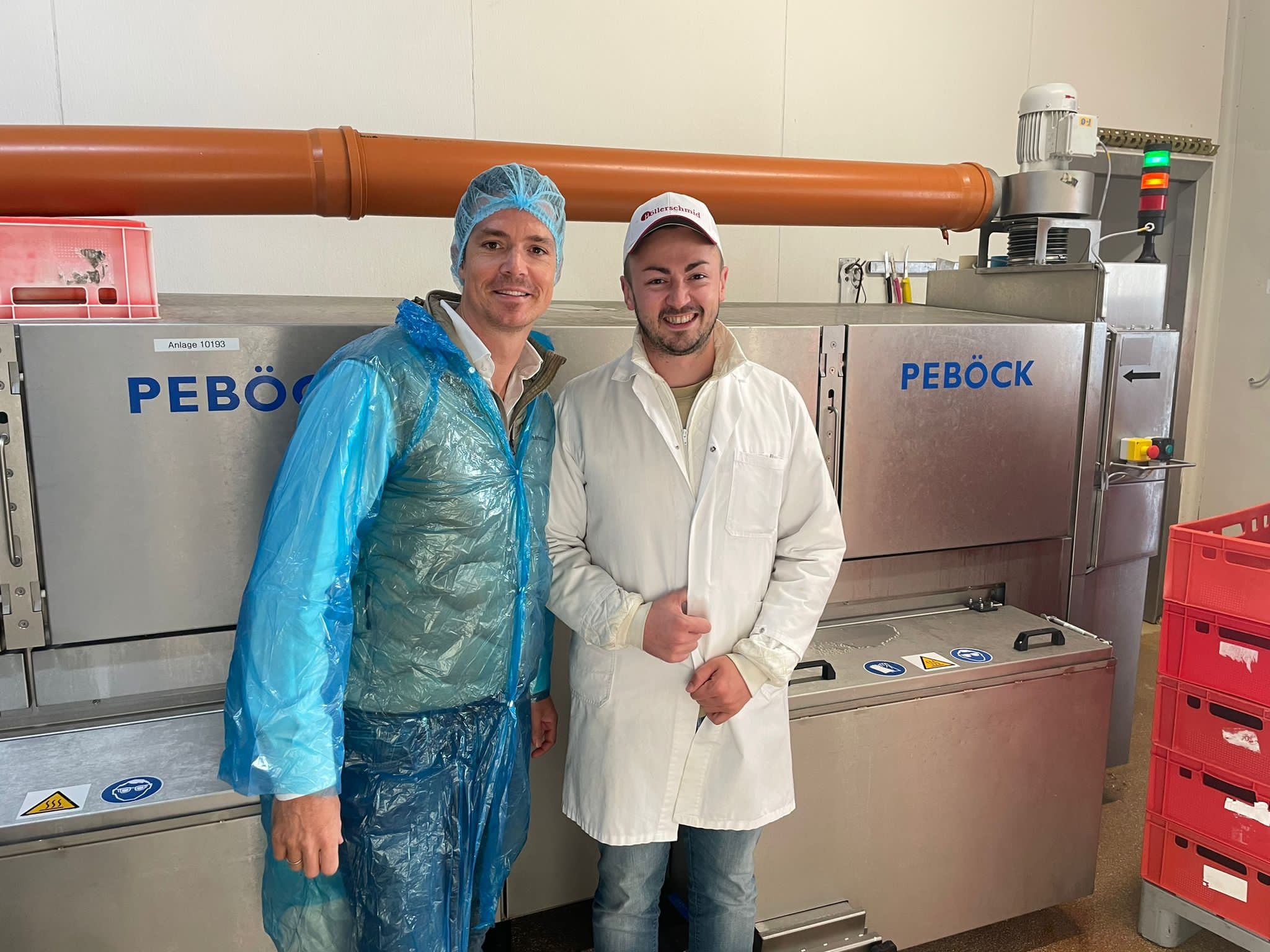 Fleischwaren Höllerschmid setzen bei der Kistenreinigung auf Peböck