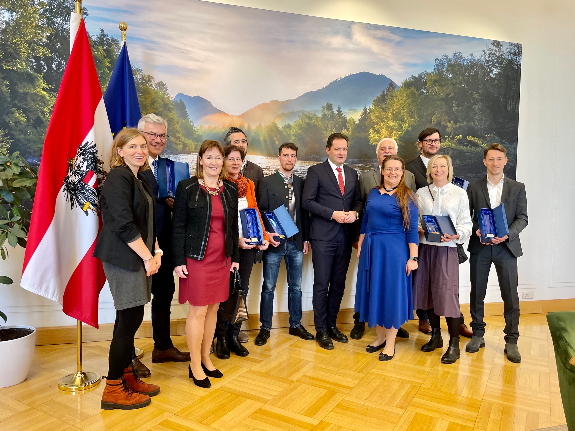 Seriensieger des Fachwettbewerbs für Fleisch- und Wurstwaren 2023 von Minister Totschnig geehrt