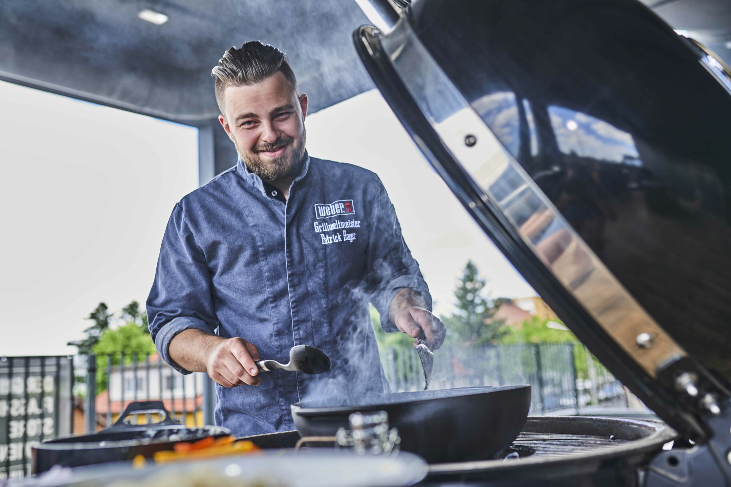 Interview mit Grillweltmeister und Fleischsommelier Patrick Bayer: „Special Cuts – Mehr als nur ein Trend in der Grillsaison“