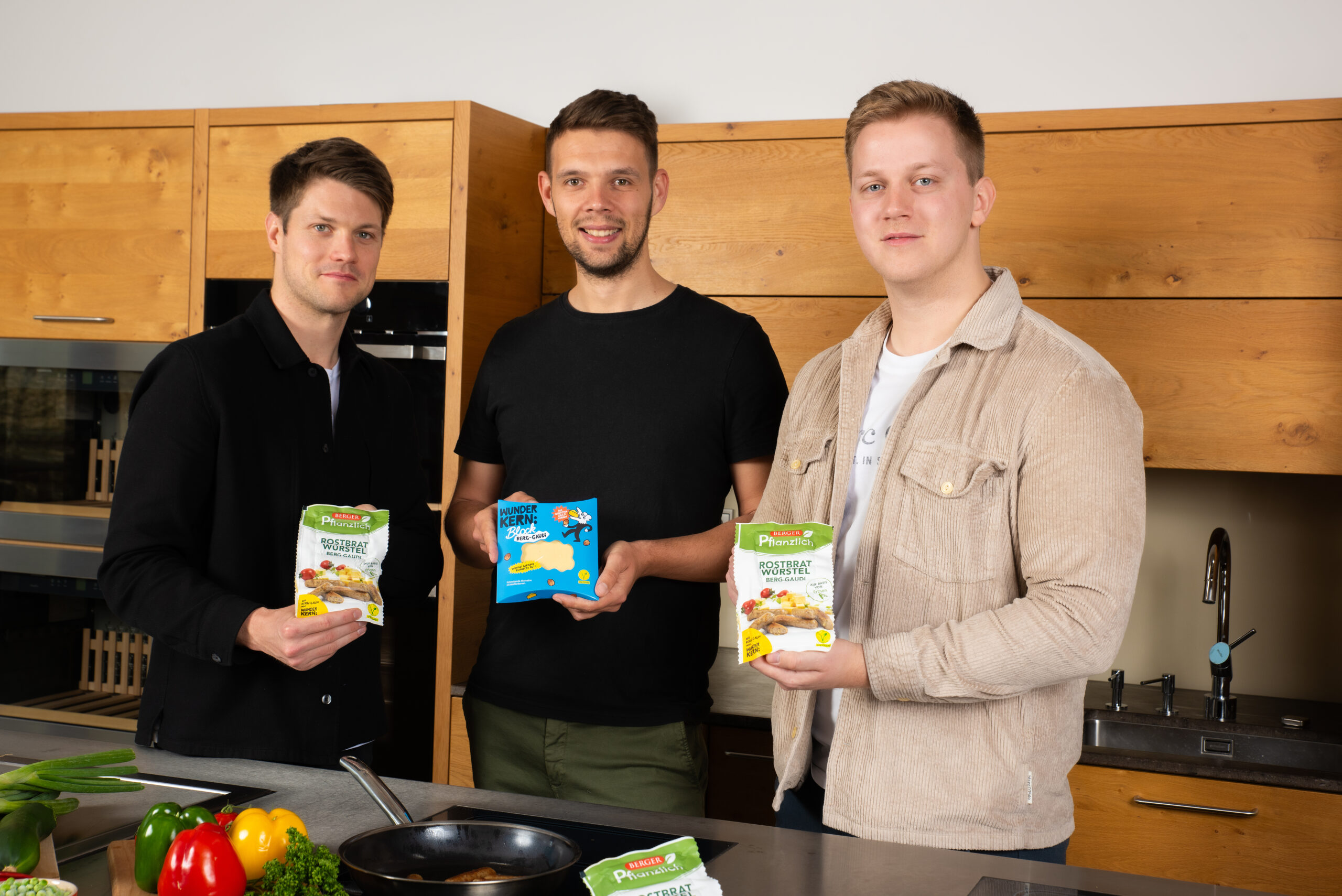 Tradition trifft Innovation: Berger Schinken bringt rechtzeitig für die Grillsaison vegane Würstel