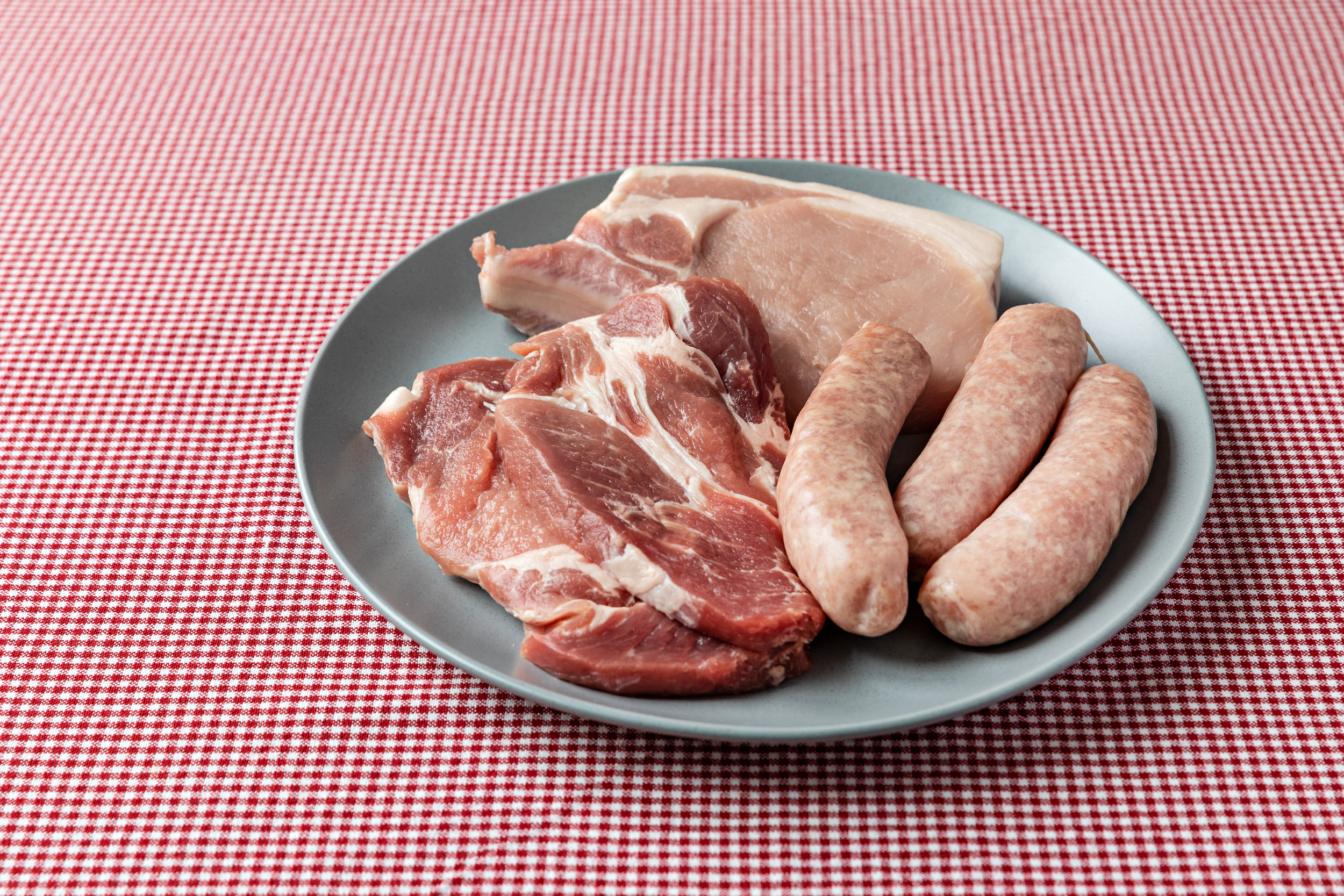 Schweinefleisch im Check: Kennzeichung erfüllt Tierschutzkriterien ganz und gar nicht.