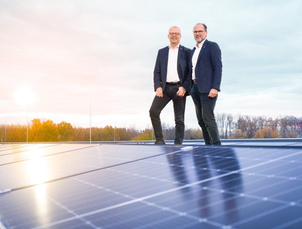 Transgourmet setzt auf Photovoltaik-Anlagen: Manfred Hayböck und Thomas Panholzer