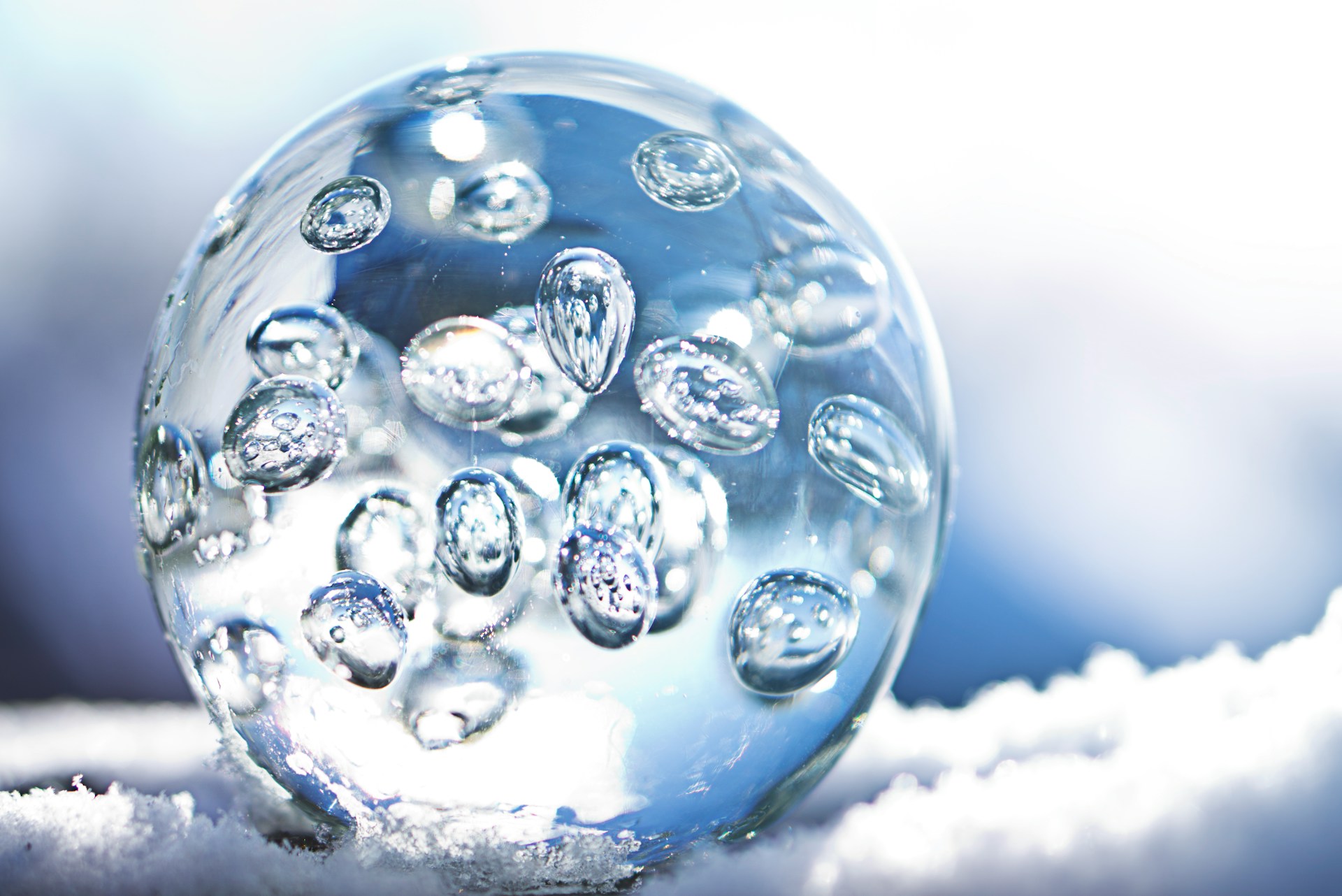 Plasma-aktiviertes Wasser: Effektive Salmonellen-Entfernung in Hühnerställen