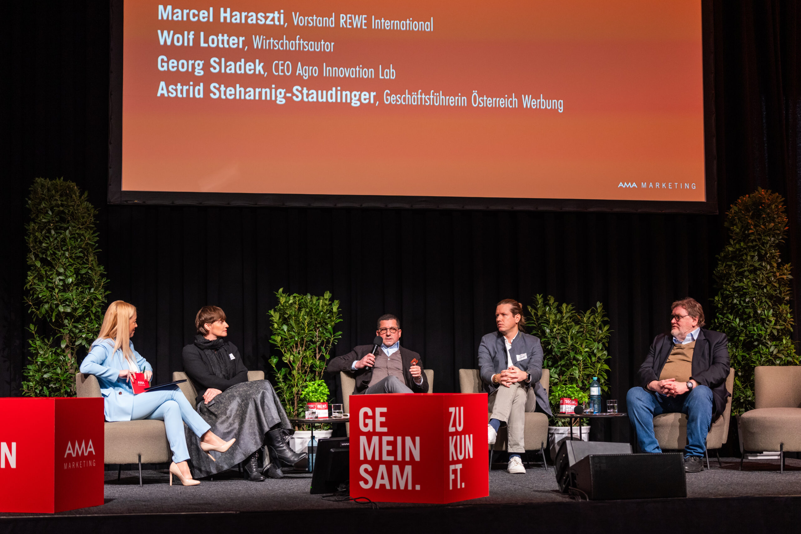 Sabine Kronberger (Moderatorin), Astrid Sterharnig-Staudinger (Österreich Werbung), Marcel Haraszti (REWE), Georg Sladek (Innovation Lab), Wolf Lotter (Wirtschaftsjournalist).Credit: AMA-Marketing/ Meyer