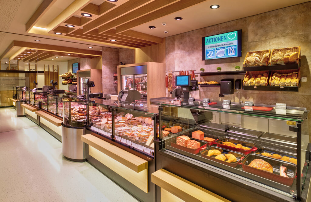 Die Kühltheke Sirius 3 und die Heiße Theke heben die Präsentation auf ein neues Level.© Aichinger