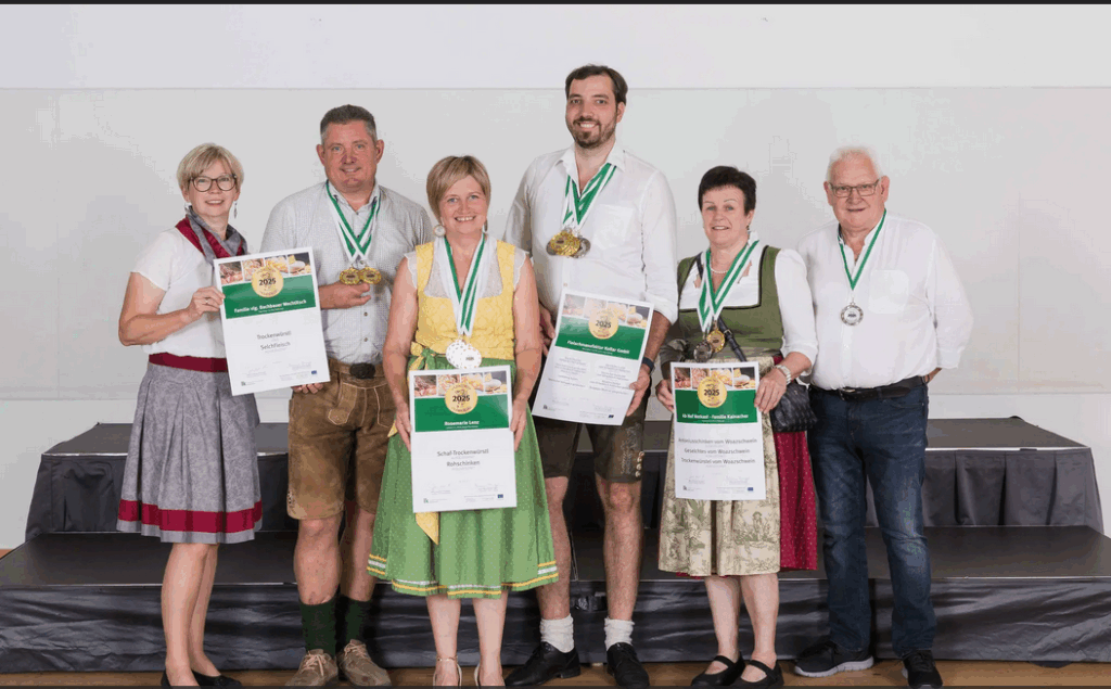 Erfreute Sieger: Angelika & Erich Wechtitsch vgl. Bachbauer, Rosemarie Lenz, Franz Josef Kollar von der gleichnamigen Fleischmanufaktur und Inge & Anton Kianacher. © © LK Steiermark / A Wild Emotion