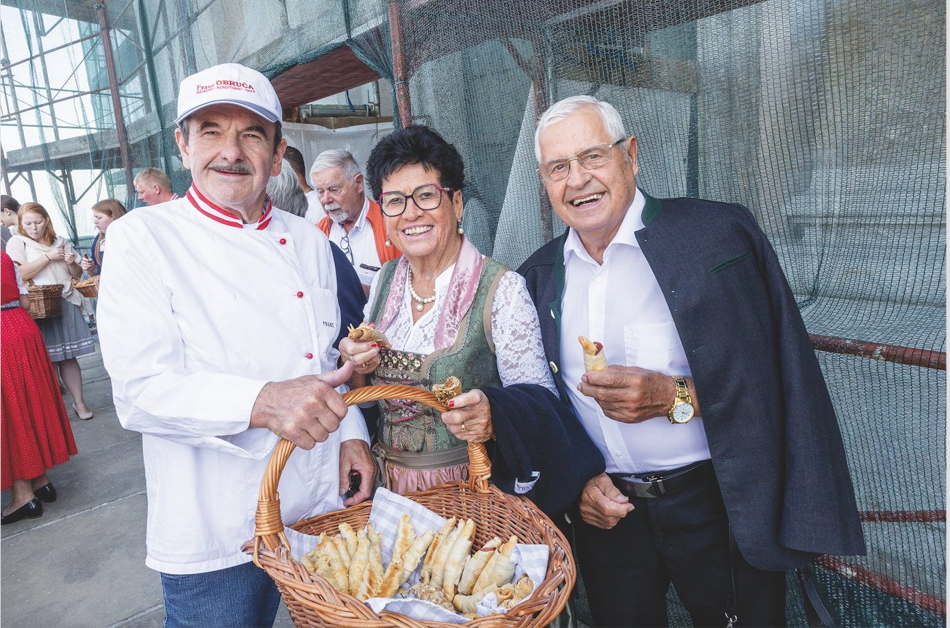 Bei der geselligen Agape werden die Spezialitäten aus den heimischen Fleischereien & Backstuben verkostet.© Beigestellt 