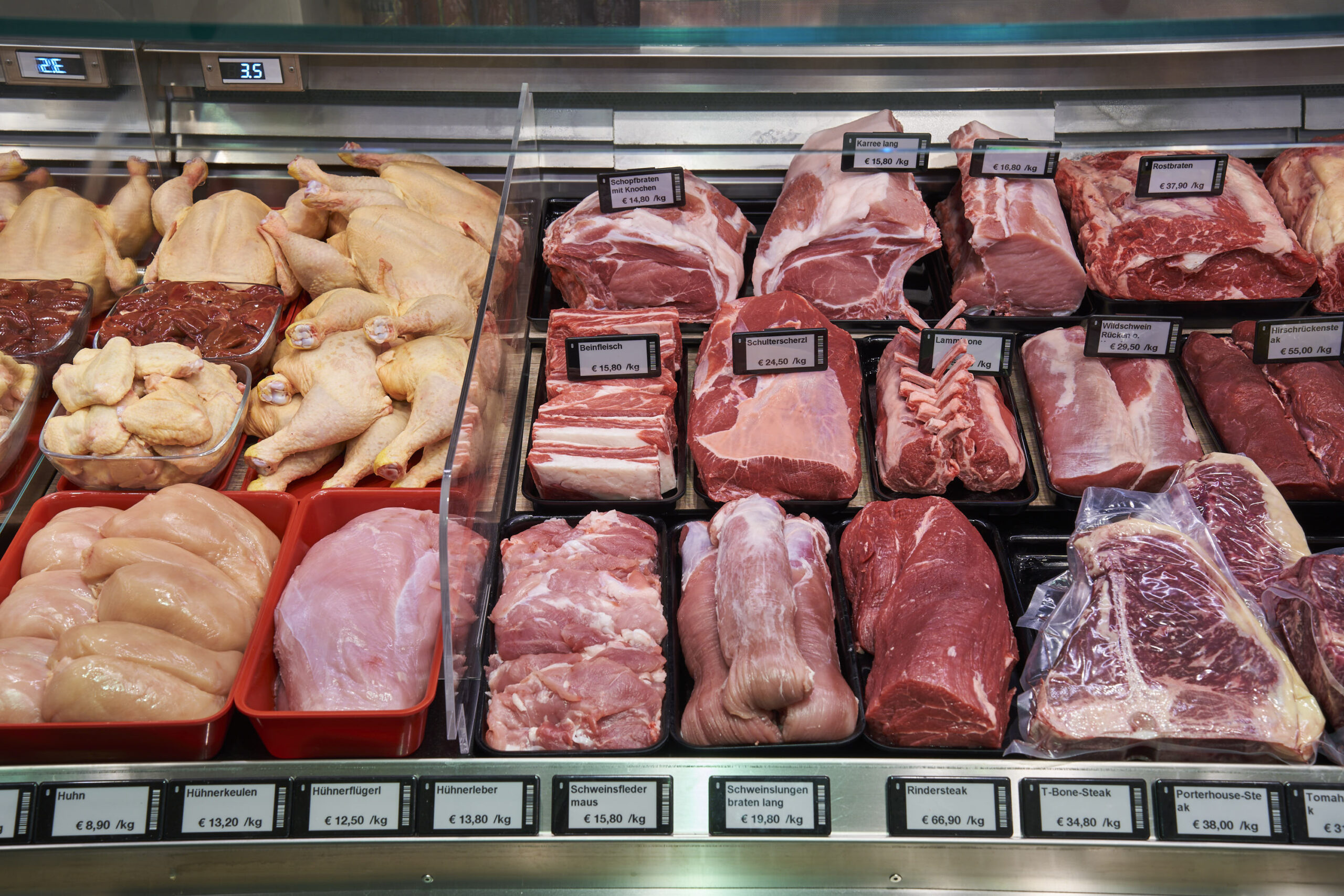 Von der Hühnerkeule bis zum Porterhouse-Steak: Die Fleischerei Metzker steht für kompromisslose Frische und Qualität. Alle Produkte stammen aus kontrollierten österreichischen Betrieben.